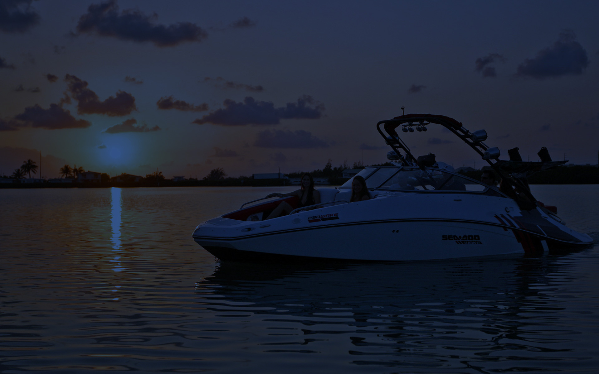 Ski surf wake boat shipping